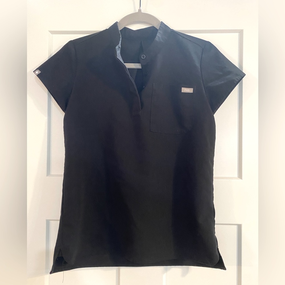 FIGS limited Edition Style, Embu Popover Scrub Top in Black, XXS